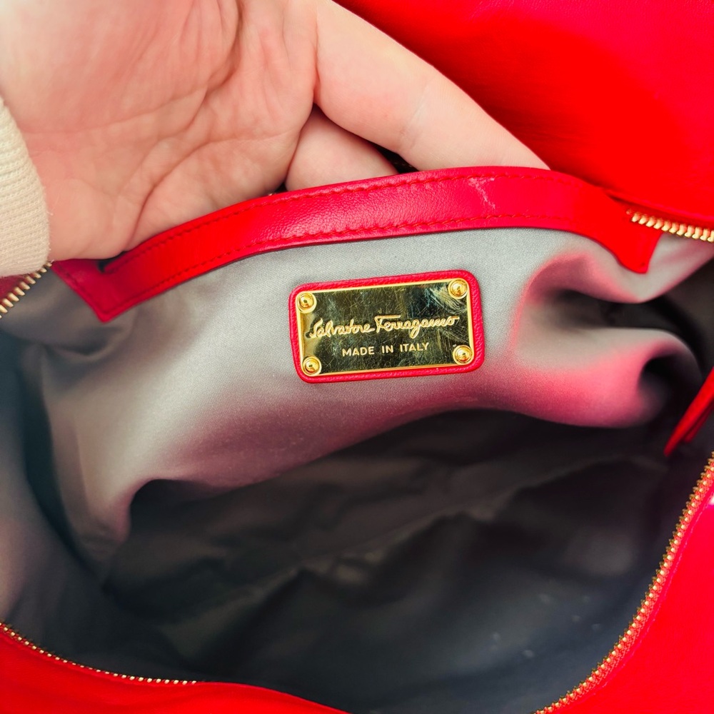 Salvatore Ferragamo Red Logo Embossed Bonnie Tote Bag Purse Designer Luxury - Picture 14 of 15